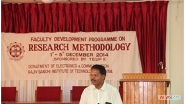 Dr. K Balan taking to FDP participants on Research Methodology Dec 2014